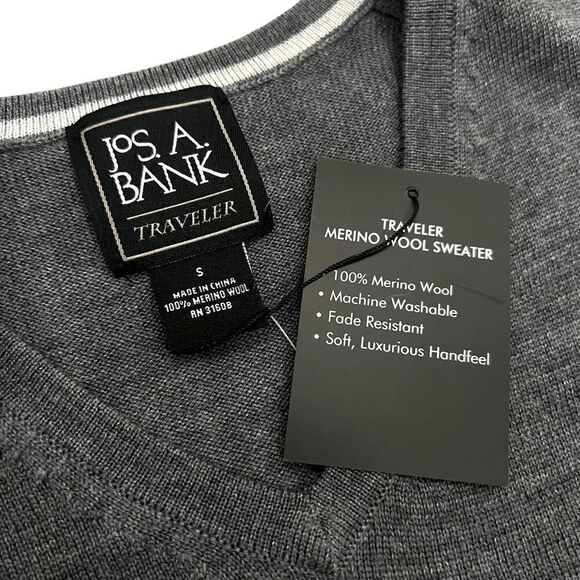 Jos. A. Bank* NWT Men’s Gray Ribbed Knit V-Neck Sleeveless Vest Top Size S - Picture 2 of 6